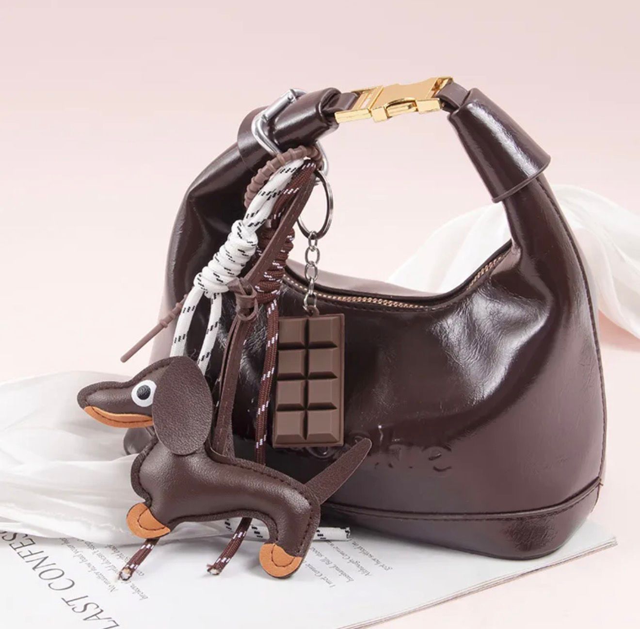 LLAVERO PERRITO SALCHICHA MARRON