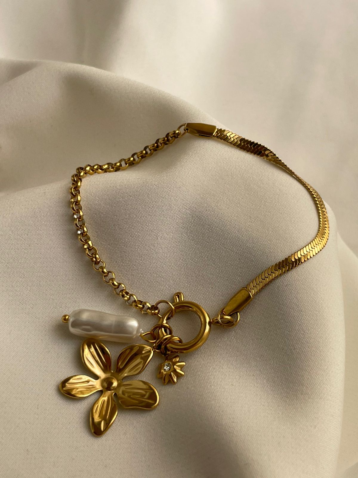 PULSERA SAKURA