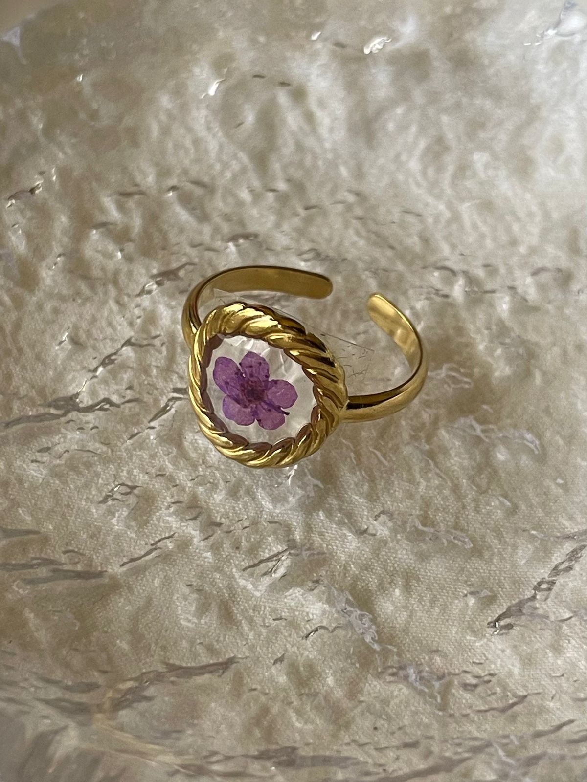 ANILLO FLOR ENCAPSULADA LILA