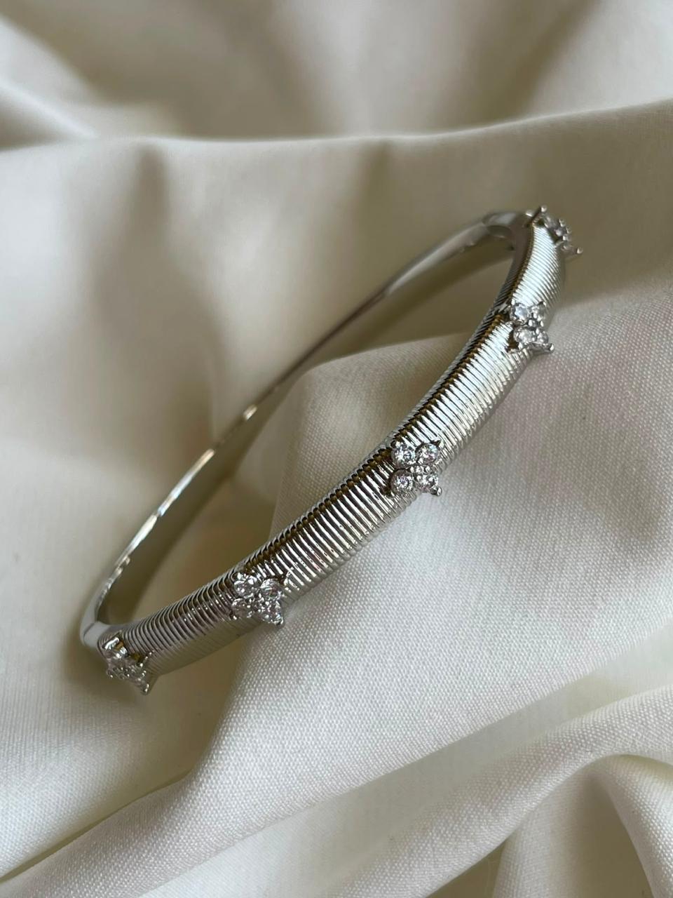PULSERA PLATATREBOLES CHICOS